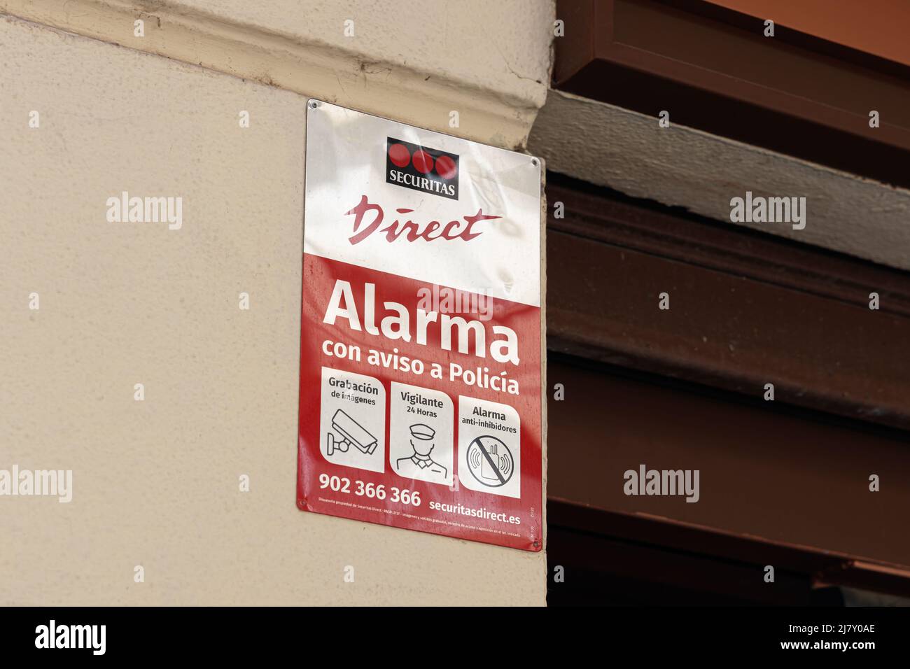 VALENCIA, SPANIEN - 05. MAI 2022: Securitas Direct ist ein internationales Sicherheitsunternehmen. Jetzt Verisure Stockfoto