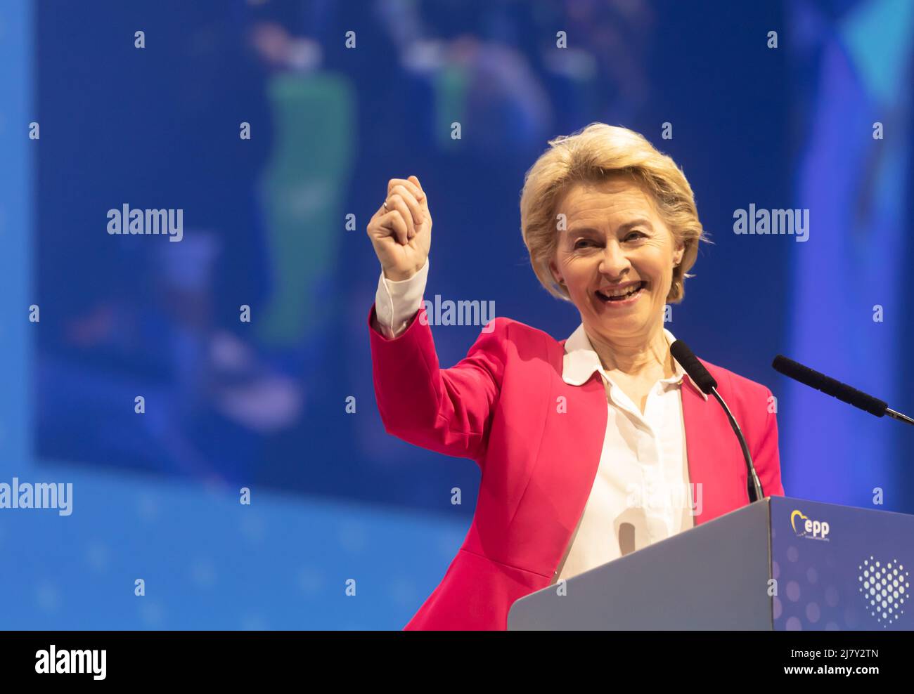 Ursula von der Leyen, die erste weibliche Präsidentin der Europäischen Kommission, die während des EVP-Kongresses in Zagreb gesehen wurde. Ursula Gertrud von der Leyen ist eine deutsche und EU-Politikerin, die seit dem 1. Dezember 2019 Präsidentin der Europäischen Kommission ist. Von 2005 bis 2019 war sie in der deutschen Bundesregierung tätig und bekleidete nacheinander Positionen im Kabinett von Angela Merkel, zuletzt als Verteidigungsministerin. Von der Leyen ist Mitglied der Mitte-Rechts-Christlich-Demokratischen Union (CDU) und ihres EU-Pendants, der Europäischen Volkspartei (EVP). Stockfoto