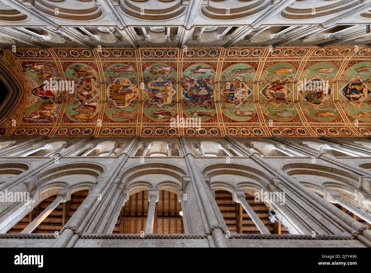 Die Decke des Kirchenschiffs der Ely-Kathedrale mit Henry Styleman Le Strange & Thomas Gambier Parrys Gemälden von Szenen aus dem Alten und Neuen Testament Stockfoto