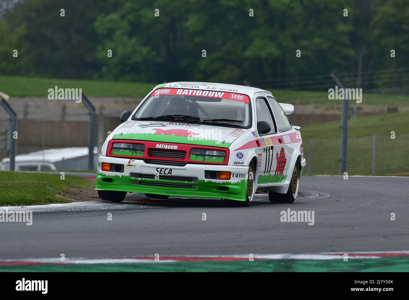 David Tomlin, Ford Sierra RS500, Ein einstündiges Rennen mit der Option eines zweiten Fahrers in kultigen Limousinen und Tourenwagen-Rennern, die ab dem 19 antraten Stockfoto