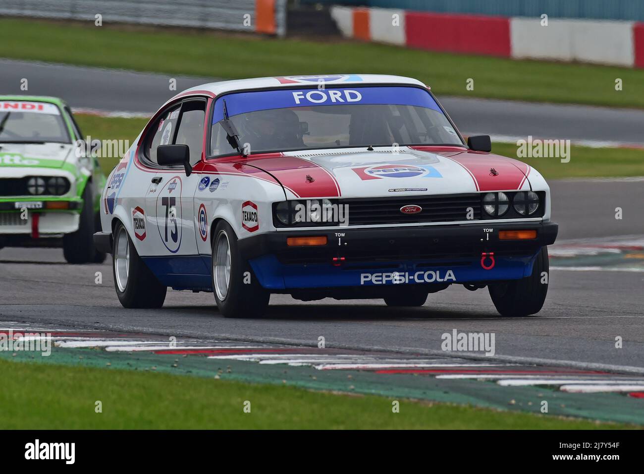 Jonathan White, Ford Capri 3 Liter S, Ein einstündiges Rennen mit der Option eines zweiten Fahrers in kultigen Limousinen und Tourenwagen-Rennern, die von t aus gestartet sind Stockfoto