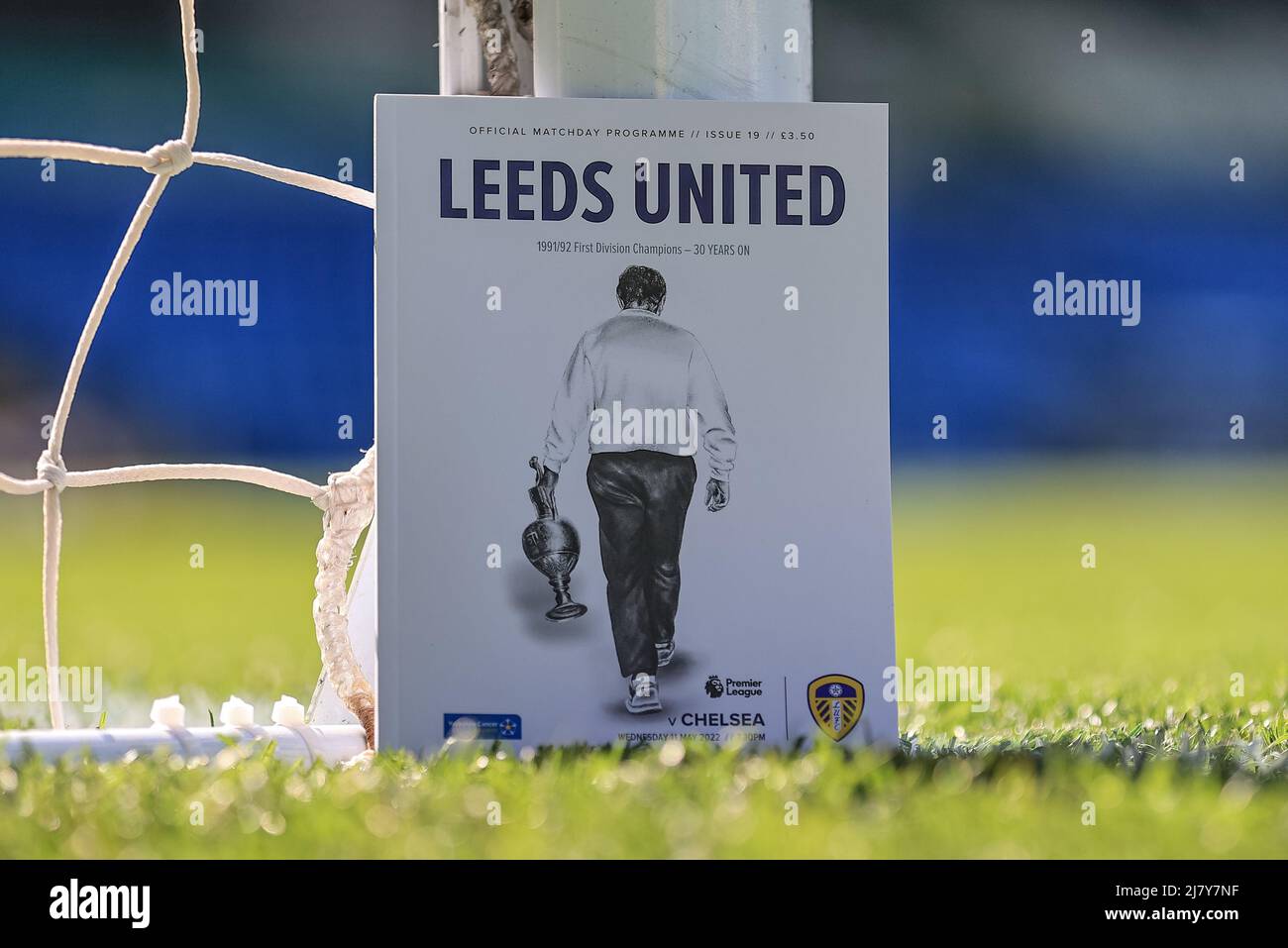 Howard Wilkinson auf dem Titelbild des heutigen Spieltagsprogramms zum Gedenken an 30 Jahre, seit Leeds United in der Saison 1991-92 die alte erste Liga gewann Stockfoto