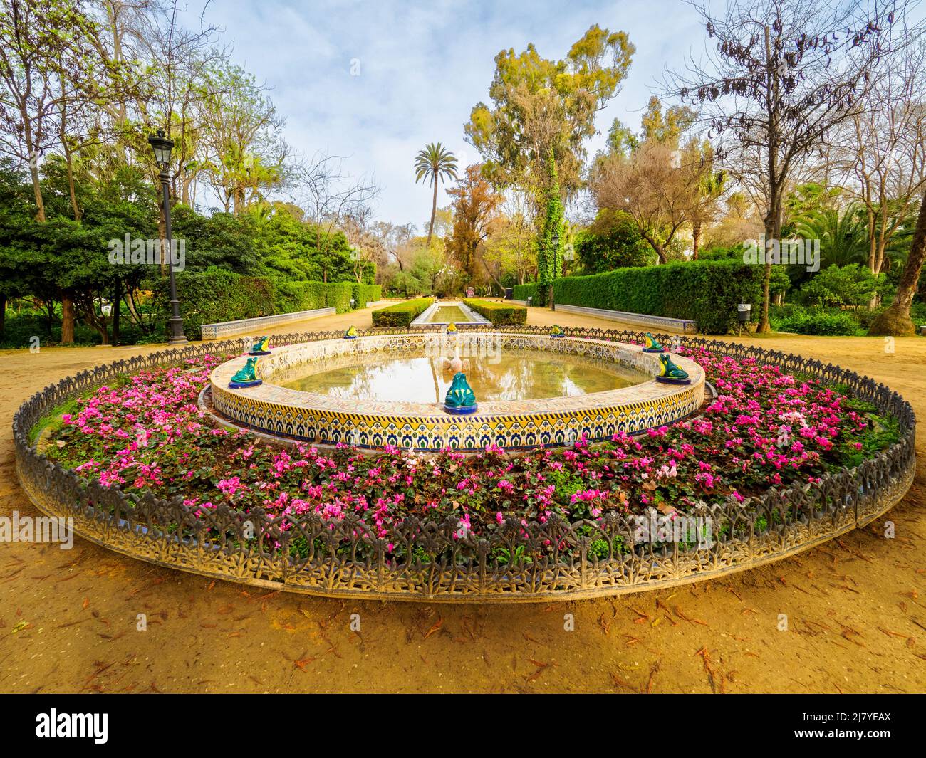 Fuente de las Ranas (Froschbrunnen) im Park Maria Luisa - Sevilla, Spanien Stockfoto