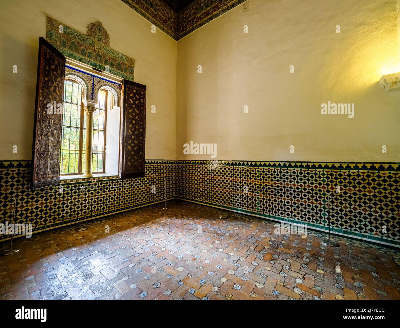 Sala del Techo de los Reyes Catolicos (Deckenkammer der Katholischen Könige) im Palacio del Rey Don Pedro (Palast des Königs Don Pedro) - Real Alcazar - Sevilla, Spanien Stockfoto