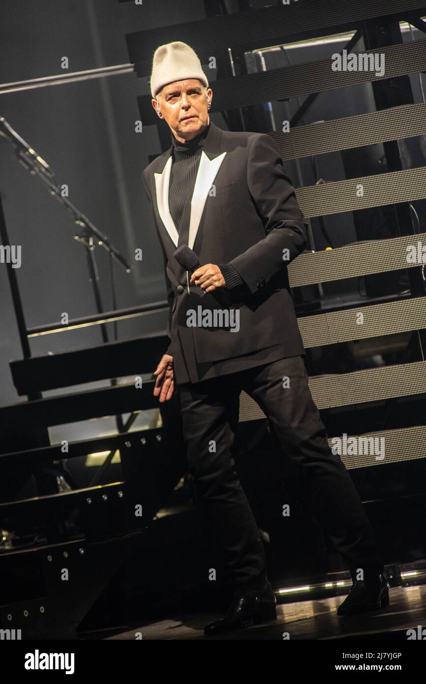 Mailand Italien. 10 Mai 2022. Das englische Synth-Pop-Duo PET SHOP BOYS spielt live auf der Bühne des Teatro degli Arcimboldi während der 'Dreamworld - The Greatest Hits Live'. Stockfoto