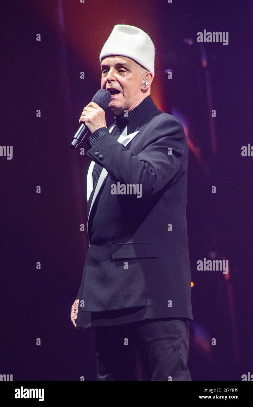 Mailand Italien. 10 Mai 2022. Das englische Synth-Pop-Duo PET SHOP BOYS spielt live auf der Bühne des Teatro degli Arcimboldi während der 'Dreamworld - The Greatest Hits Live'. Stockfoto