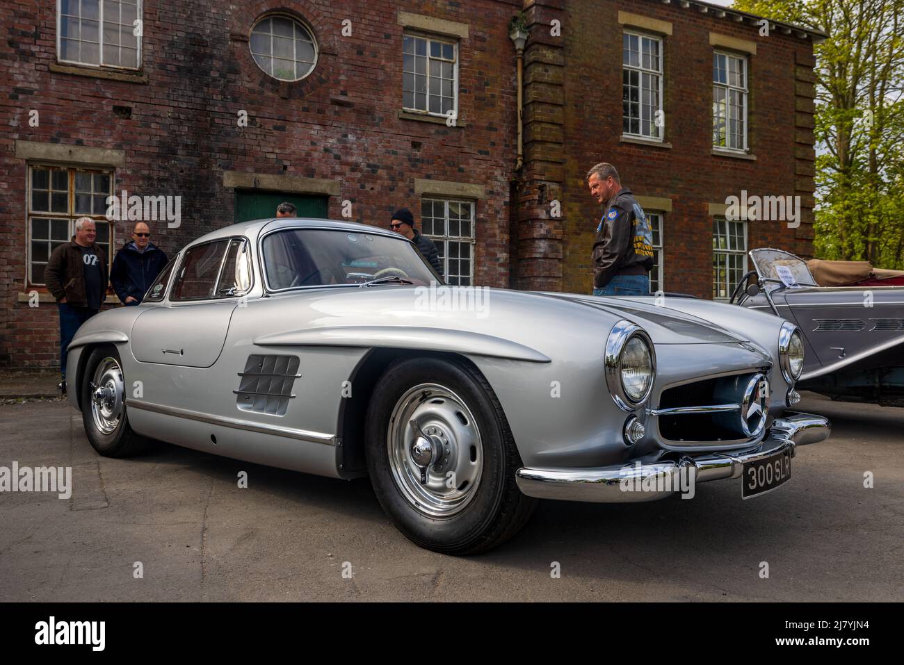 1957 Mercedes-Benz 300 SL (300 SLR) auf der April Scramble im Bicester Heritage Center am 23.. April 2022 zu sehen Stockfoto