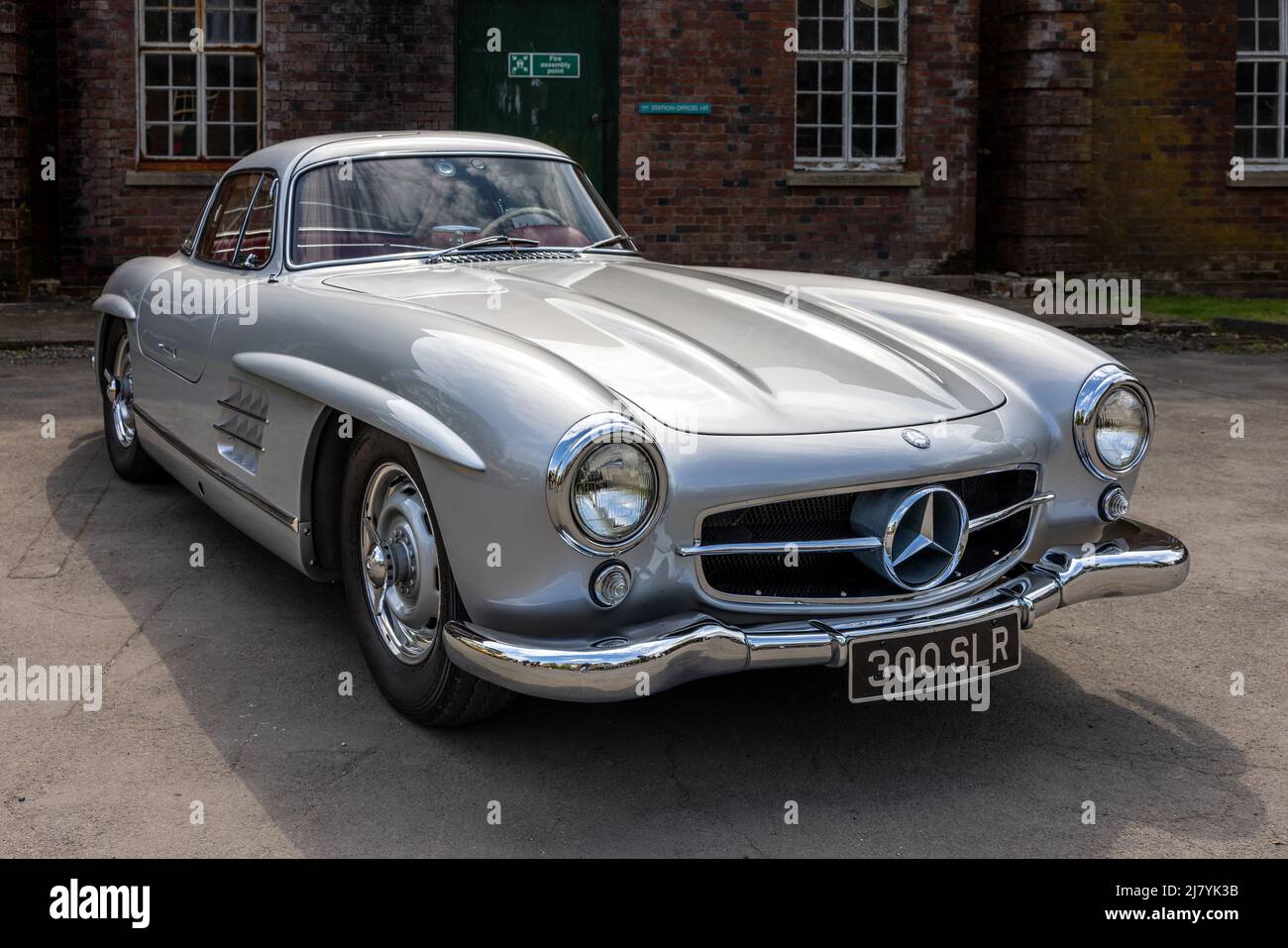 1957 Mercedes-Benz 300 SL (300 SLR) auf der April Scramble im Bicester Heritage Center am 23.. April 2022 zu sehen Stockfoto