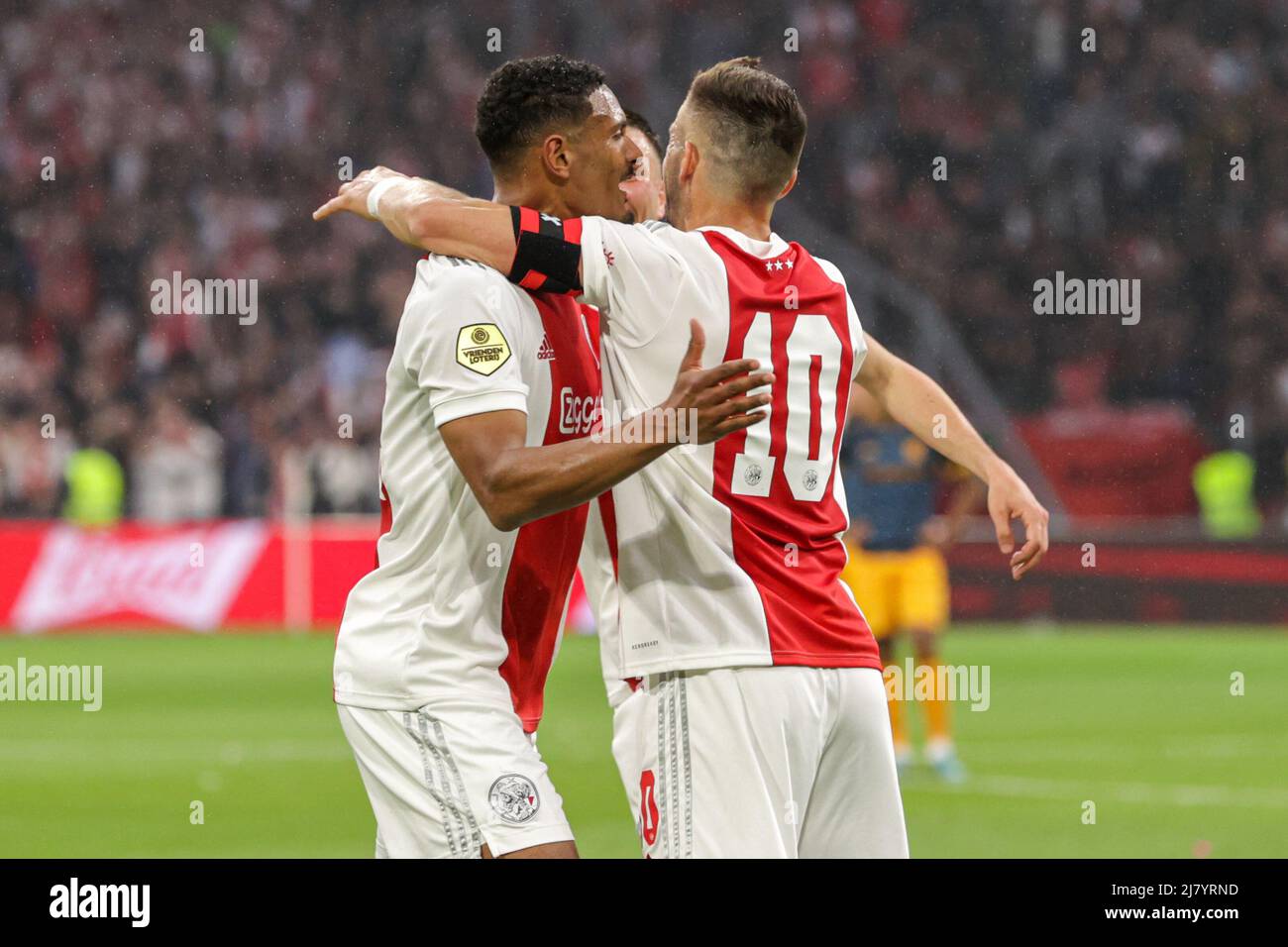 AMSTERDAM, NIEDERLANDE - 11. MAI: Sebastien Haller von Ajax feiert das Tor während des niederländischen Eredivisie-Spiels zwischen Ajax und SC Heerenveen in der Johan Cruijff Arena am 11. Mai 2022 in Amsterdam, Niederlande (Foto: Herman Dingler/Orange Picters) Stockfoto