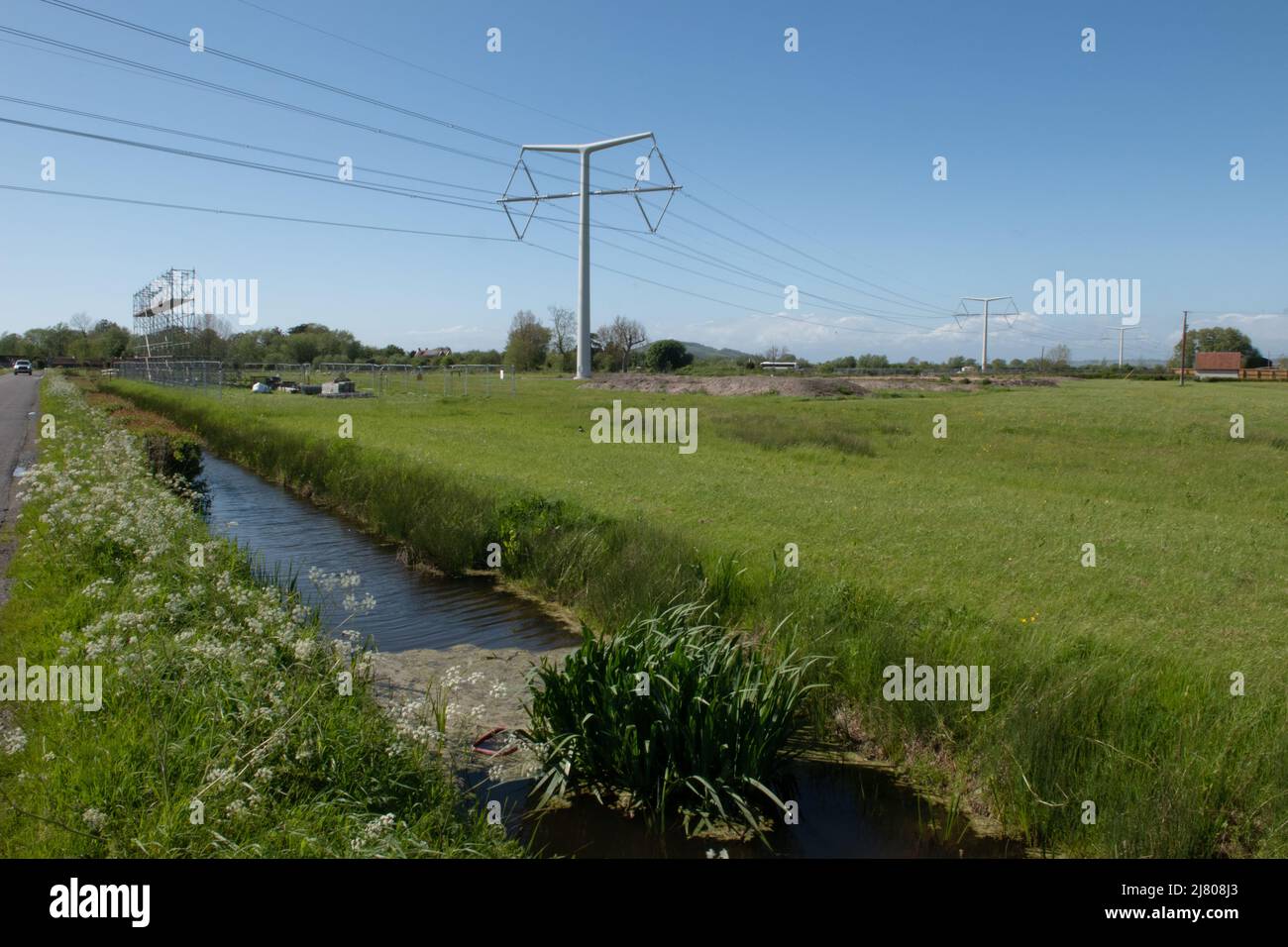 T pylons, die den Hinkley bilden, zeigen auf Avonmouth National Grid Link bei Mark, Somerset, England, Großbritannien Stockfoto