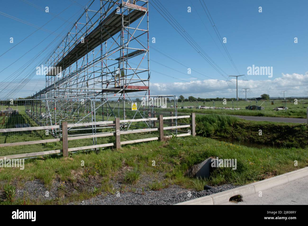 T pylons, die den Hinkley bilden, zeigen auf Avonmouth National Grid Link bei Mark, Somerset, England, Großbritannien Stockfoto