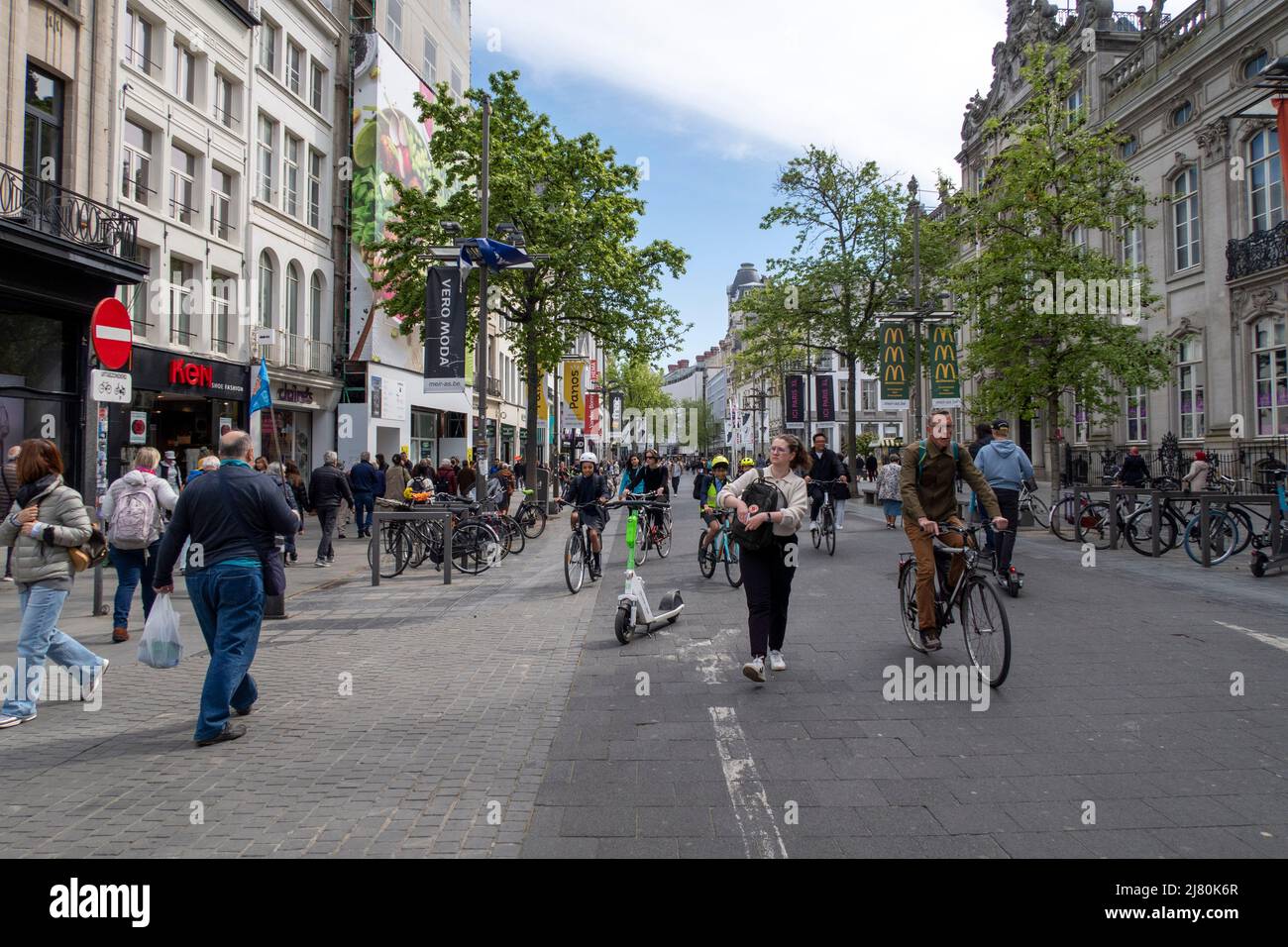 Meir ist die Haupteinkaufsstraße in Antwerpen, Belgien, Europa Stockfoto