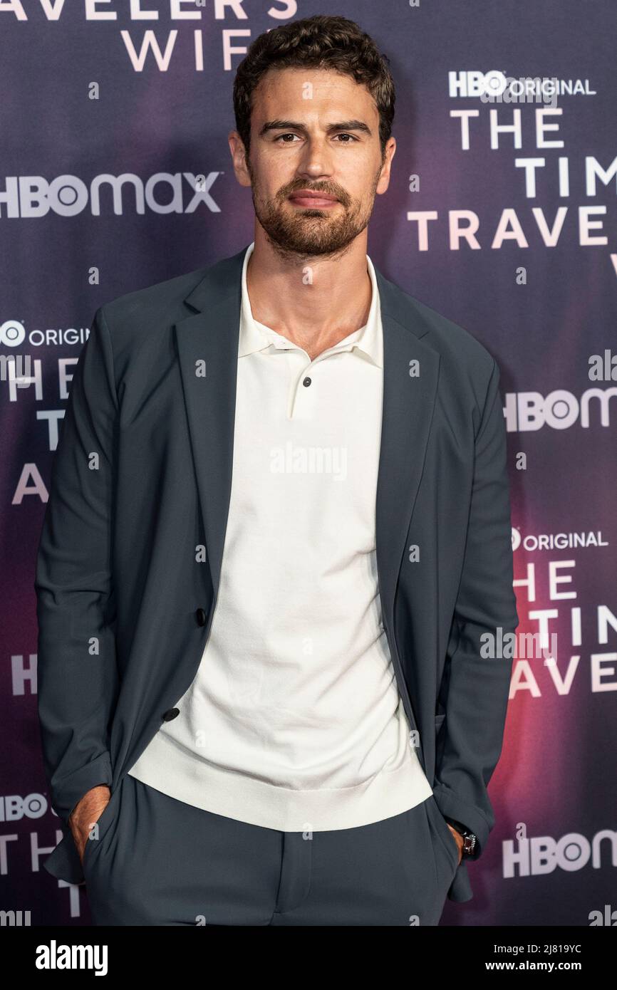 New York, USA. 11.. Mai 2022. Theo James nimmt am 11. Mai 2022 an der Premiere von The Time Traveler's Wife von HBO in der Morgan Library in New York Teil. (Foto von Lev Radin/Sipa USA) Quelle: SIPA USA/Alamy Live News Stockfoto