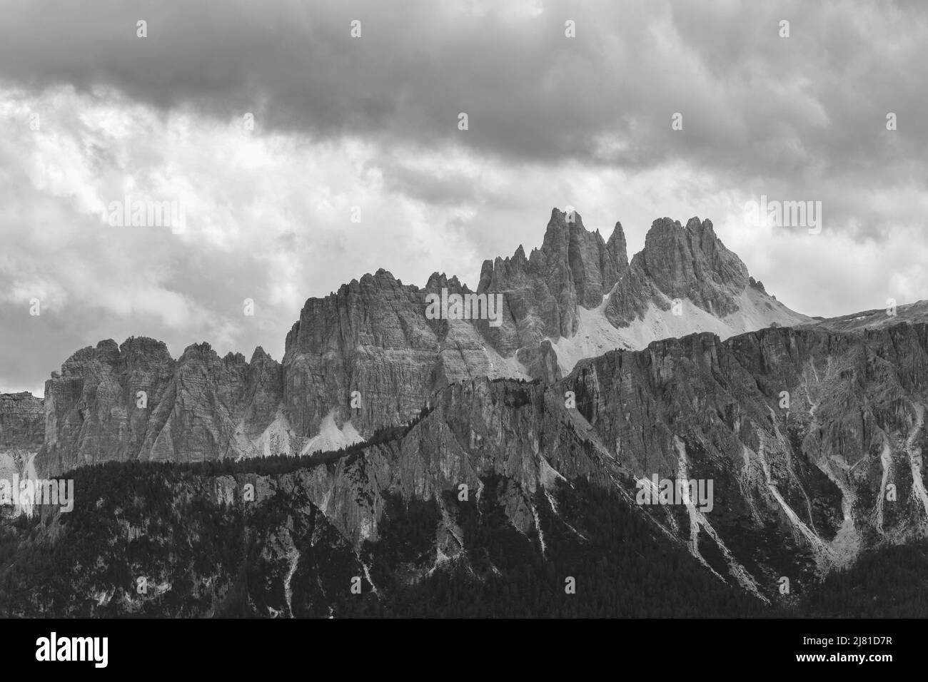 Panoramalandschaft der Cinque Torri in den Dolomiten Italiens. Stockfoto