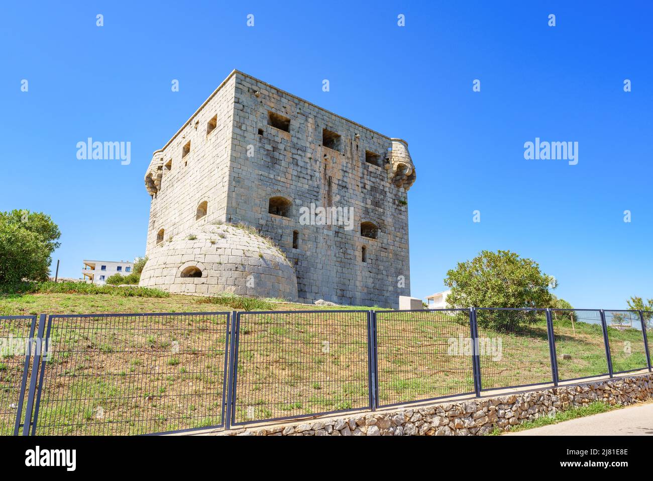 Mittelalterliche Festung an der spanischen Mittelmeerküste bekannt als Torre del Rey in Oropesa del Mar, Region Valencia, Spanien Stockfoto