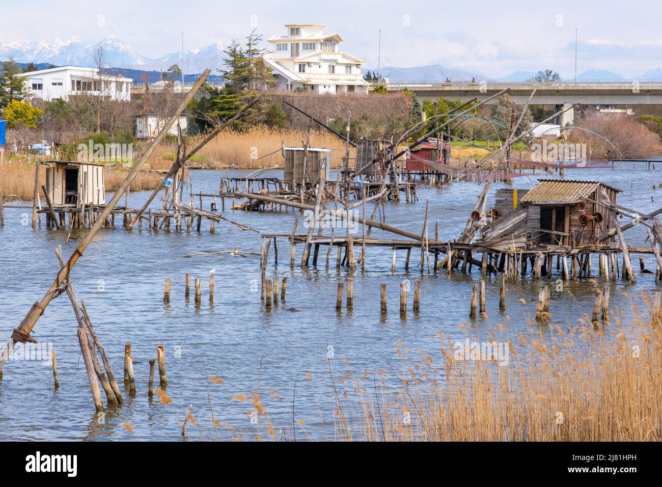 Hütten von Fischern in der Bucht von Ulcinj Stadt, Montenegro Stockfoto