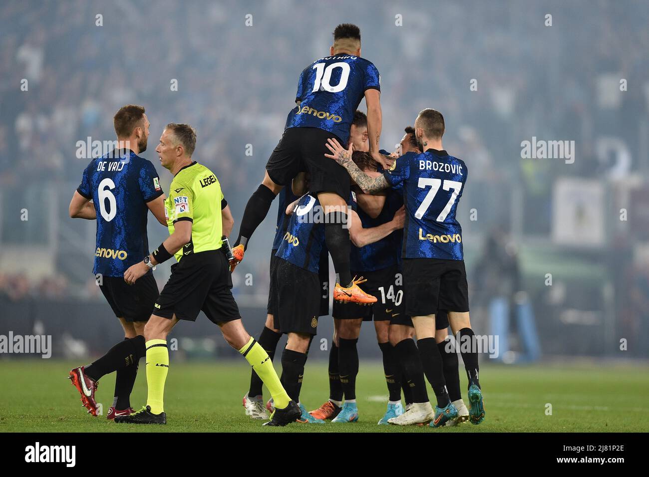 ROM, ITALIEN - 11. Mai : Nicolo' Barella vom Inter Mailand FC feiert mit seinen Teamkollegen nach dem Tor zum Eröffnungstreffer beim italienischen Cup-Finale Stockfoto