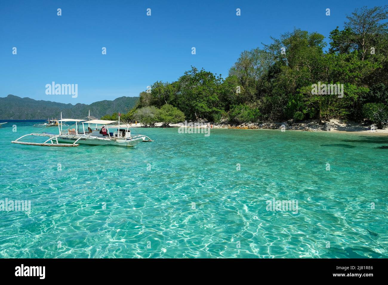 Coron, Philippinen - Mai 2022: Blick auf den Strand von Cyc. Inselhopping in Coron am 9. Mai 2022 in Palawan, Philippinen. Stockfoto