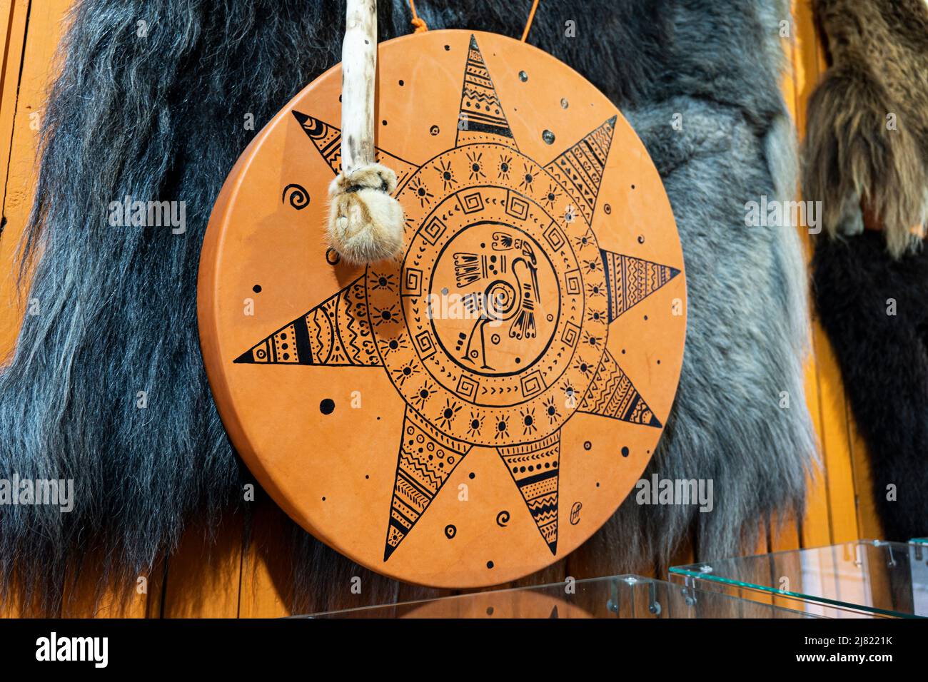 Uralte indische Tamburin Trommel Drumstick Replik Bärenhaut Stockfoto