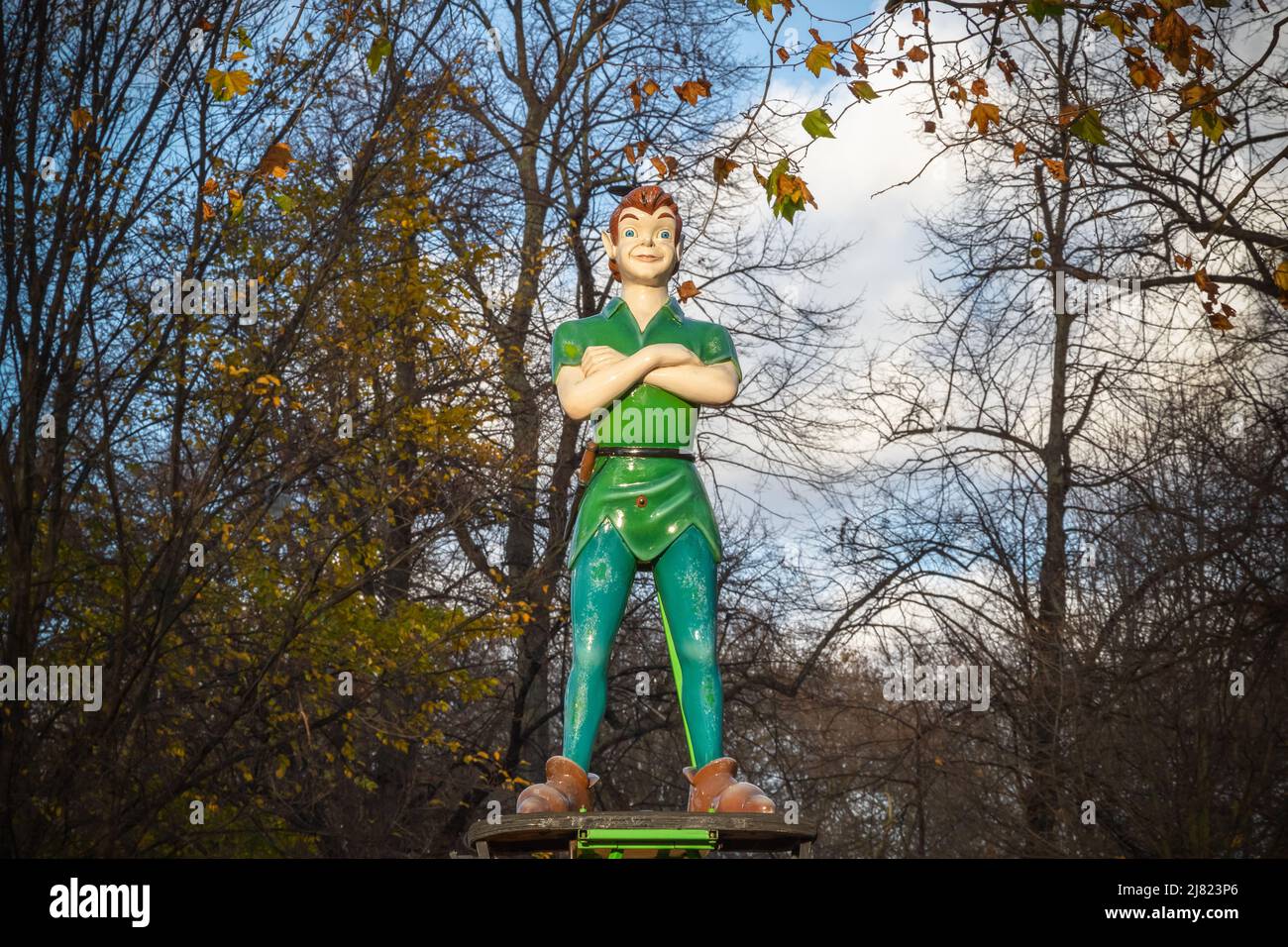 London, Großbritannien - 28. November 2021 - Peter Pan-Vergnügungsfahrt im Winter Wonderland im Christmas Hyde Park Stockfoto