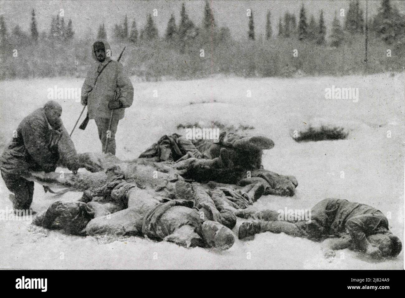 An der Finnischen Nordfront im Russisch-Finnischen Krieg - gefrorene russische Leichen auf dem Boden veranschaulichen die schreckliche Kälte, in der die gegnerischen Armeen kämpfen mussten. Finnland, Europa, vom 31. Dezember 1939. Stockfoto