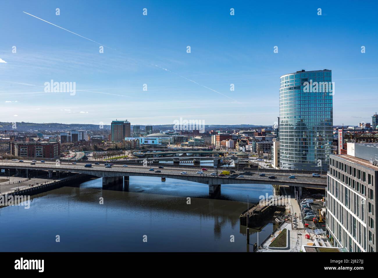 Blick über Belfast mit Blick nach Süden auf den Fluss Lagan, Nordirland Stockfoto