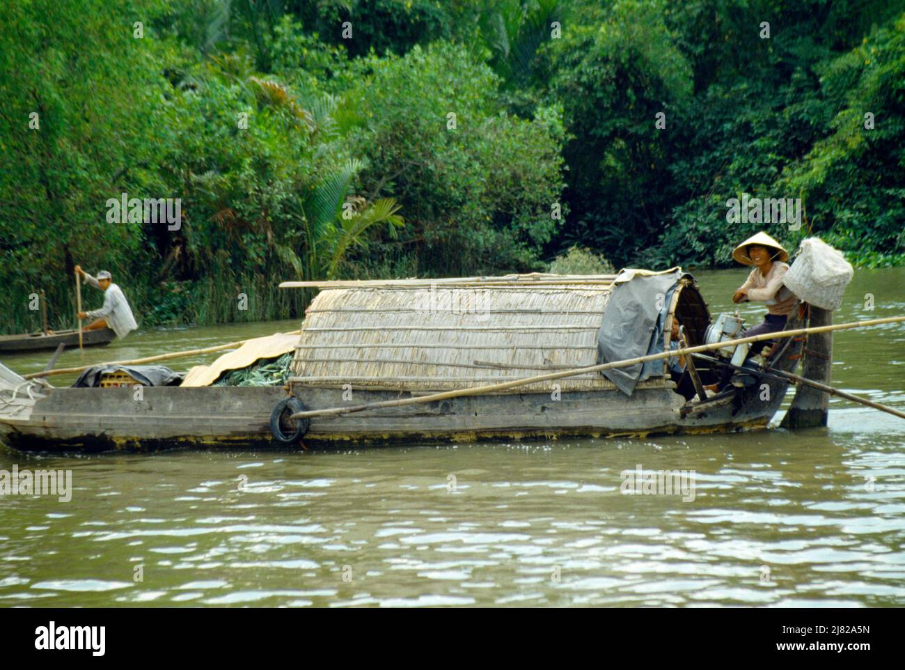 Mekong Delta Vietnam Boote, die Waren auf dem Fluss transportieren Stockfoto