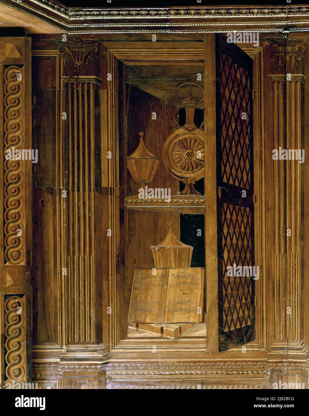 Intarsientäfelung mit einem Schrank mit Gittertür, in der Studie von  Federigo da Montefeltro, Herzog von Urbino (Holz) von Pontelli, Bacio (um  1450-92); Palazzo Ducale, Urbino, Italien; Italienisch, nicht  urheberrechtlich geschützt Stockfotografie - Alamy
