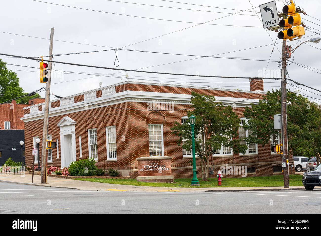 THOMASVILLE, NC, USA-8 MAY 2022: The City of Thomasville Dept. Of Parks & Recreation Building. Stockfoto
