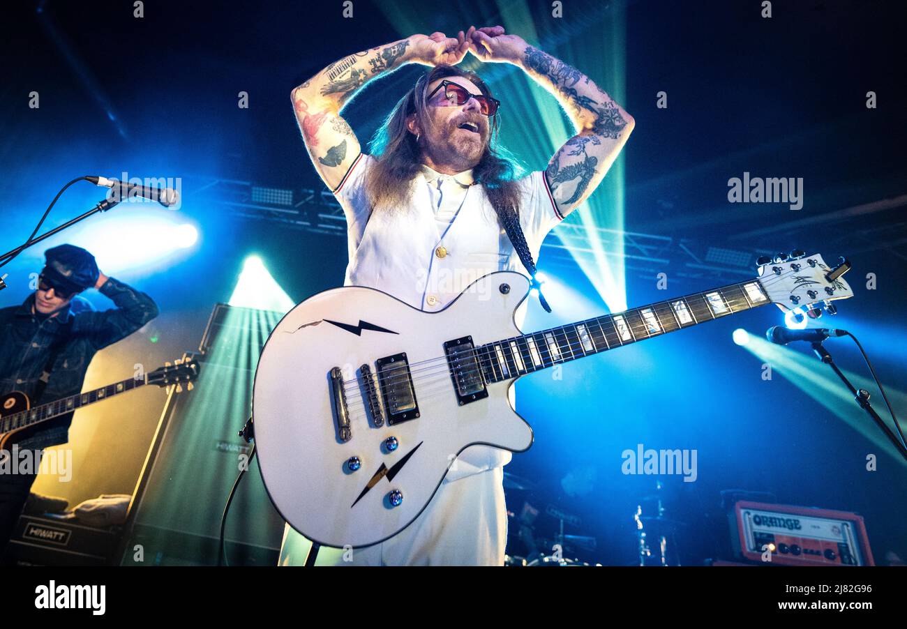 Eagles of Death Metal Frontmann Jesse Hughes tritt 2021 live auf Stockfoto