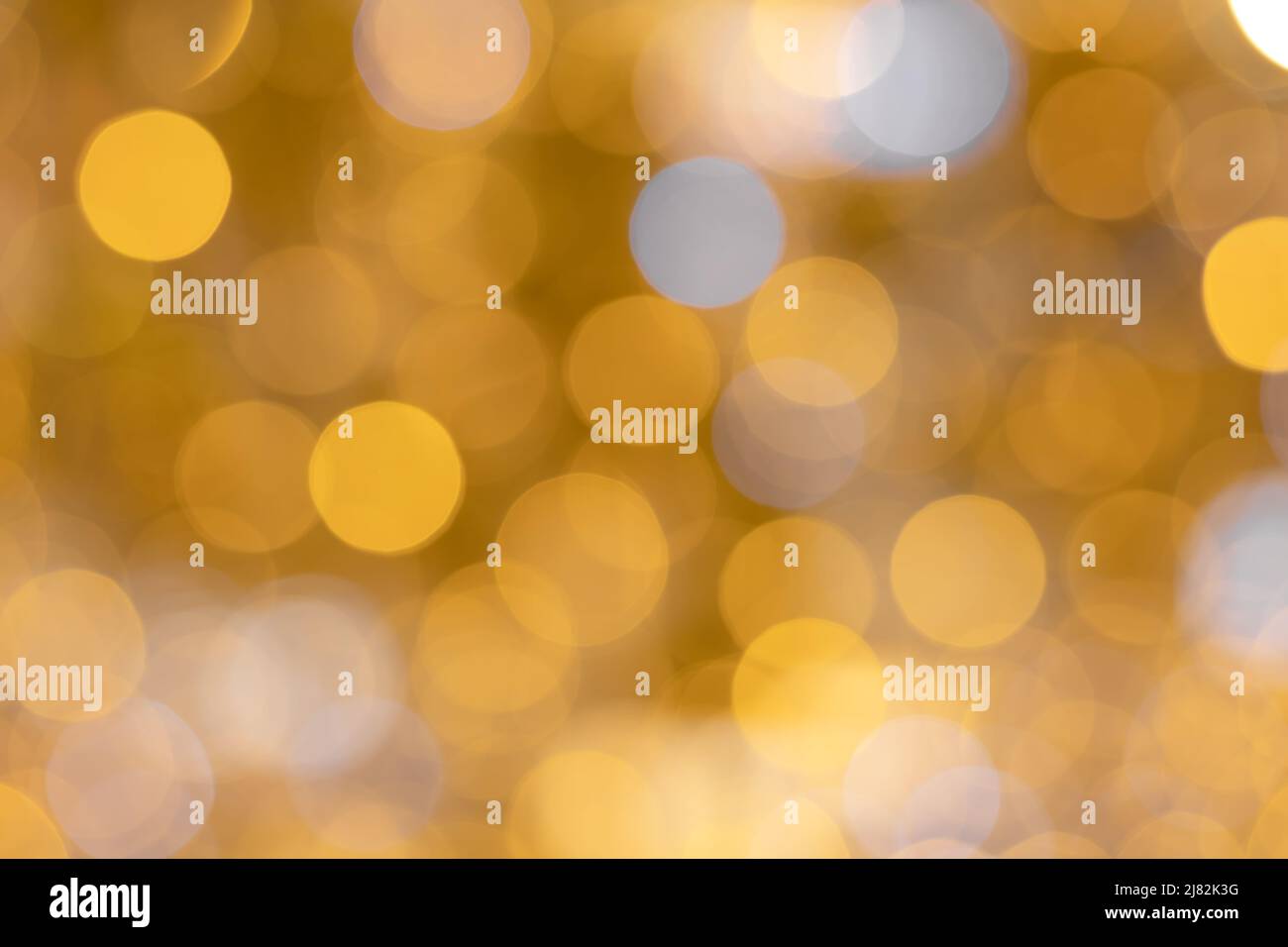 Hintergrundbild von hell schillernden gelben und weißen Bokeh-Farben. Unschärfe-Effekt Stockfoto