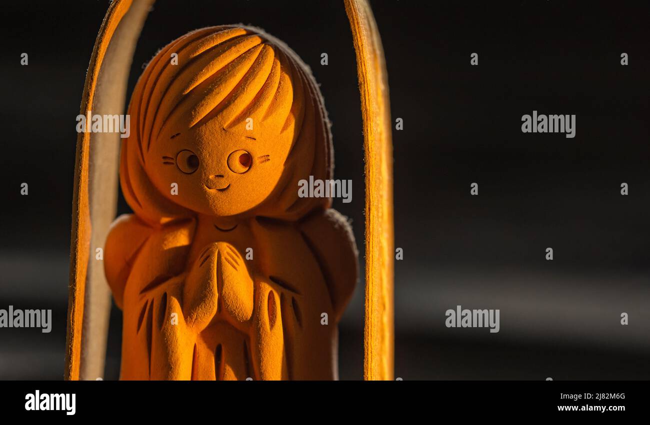 Betende Skulptur, Hintergrund mit betende Skulptur, Glaubenskonzept Stockfoto