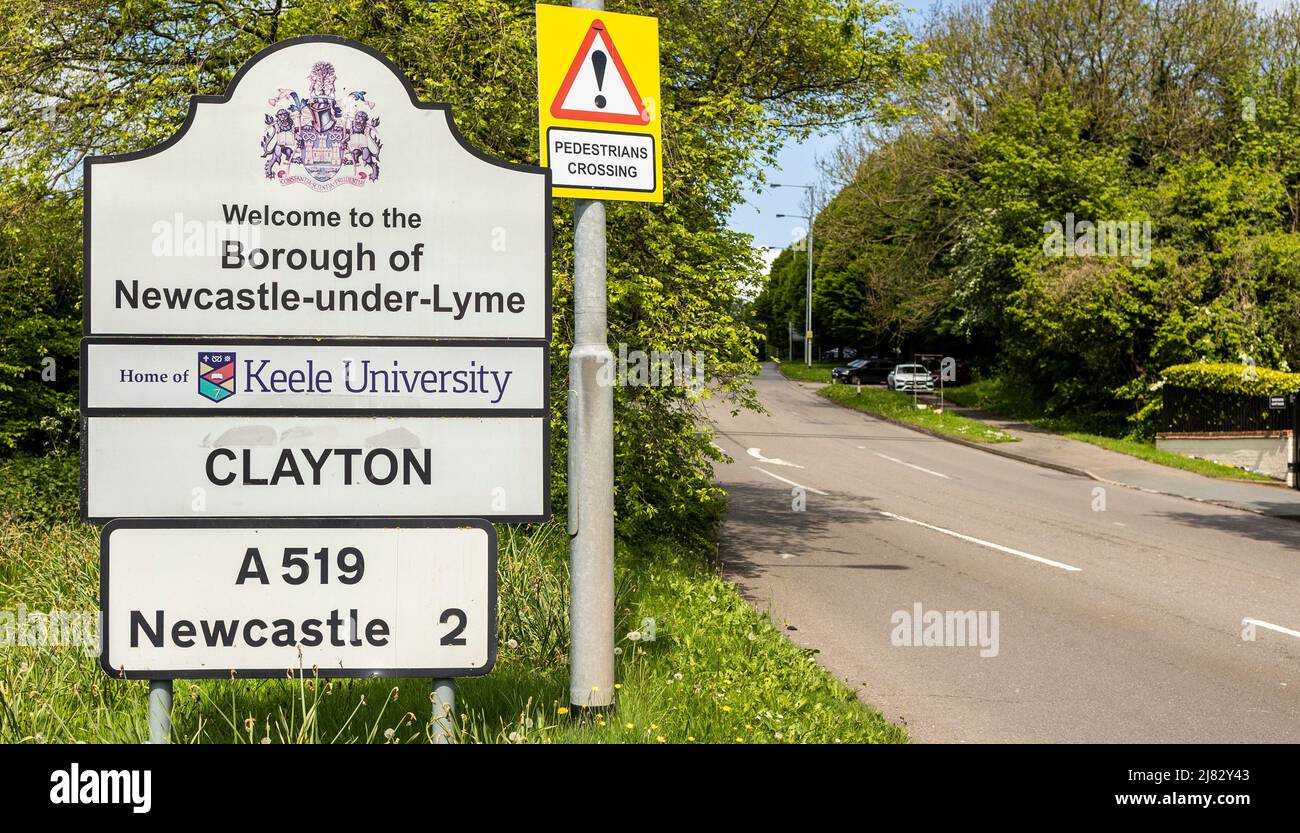 Newcastle-under-Lyme ,Staffordshire-vereinigtes Königreich Mai, 07, 2022 Willkommen in Newcastle unter Lyme-Straßenschild Stockfoto