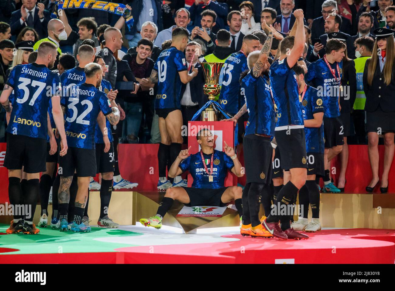 Inter feiert den Sieg beim Coppa Italia-Finale zwischen Juventus und Inter am 11. Mai 2022 im Olimpico-Stadion in Rom, im Zentrum Italiens. Stockfoto