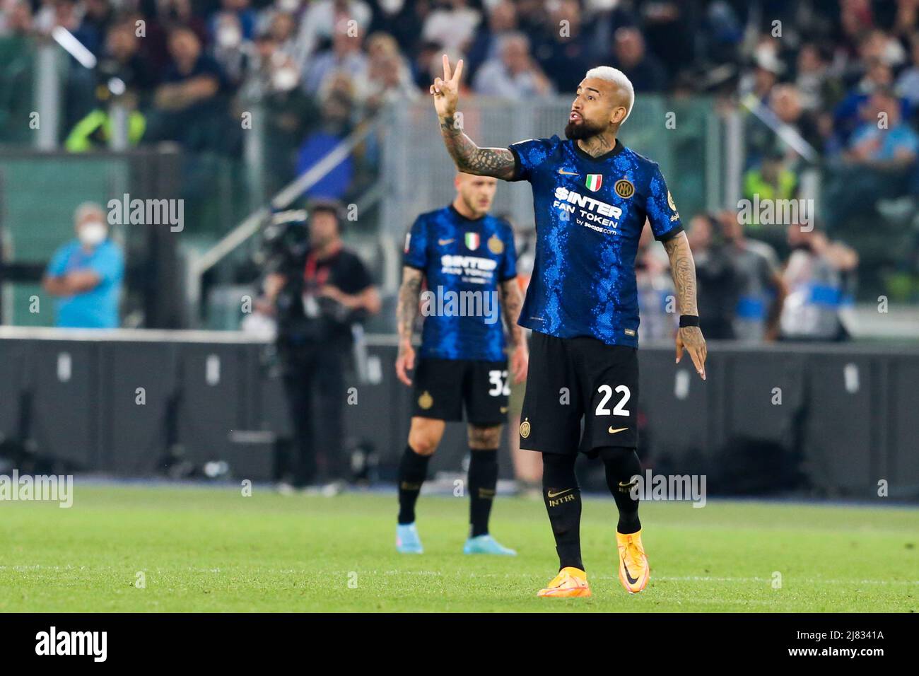 Der chilenische Mittelfeldspieler Arturo Vidal kontrolliert den Ball während des Coppa Italia-Finales zwischen Juventus und Inter am 11. Mai 2022 im Olimpico-Stadion in Rom, im Zentrum Italiens. InterÕs Stockfoto