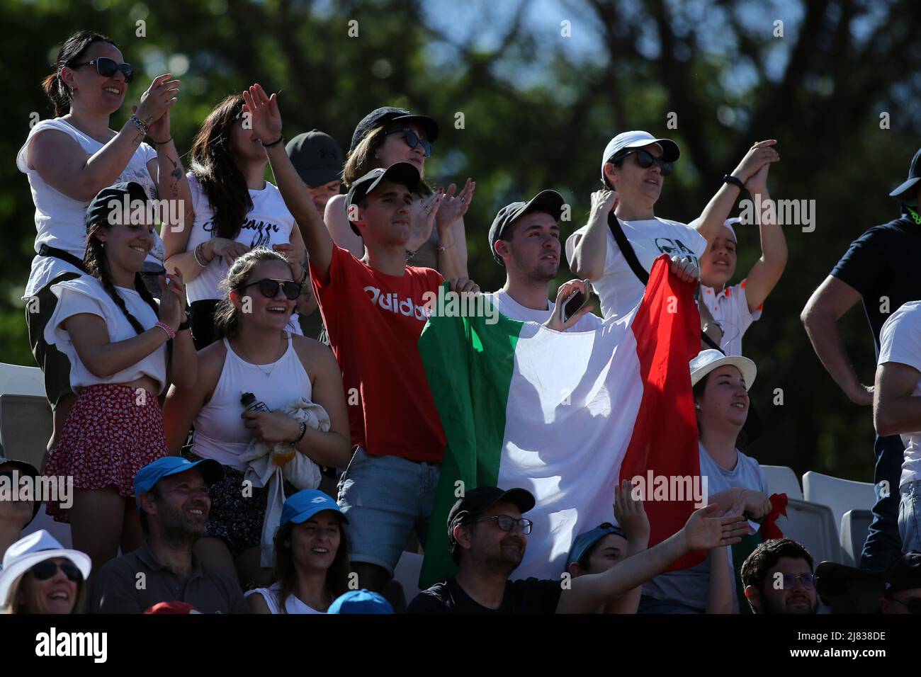 Rom, Italien. 12.. Mai 2022. ROM, ITALIEN - 12.05.2022: Unterstützer J.SINNER (ITALIEN) während ihres alleinstehenden Mannrunde-Spiels beim Internazionali BNL D'Italia am 12. Mai 2022 im Foro Italico in Rom, Italien. Kredit: Unabhängige Fotoagentur/Alamy Live Nachrichten Stockfoto