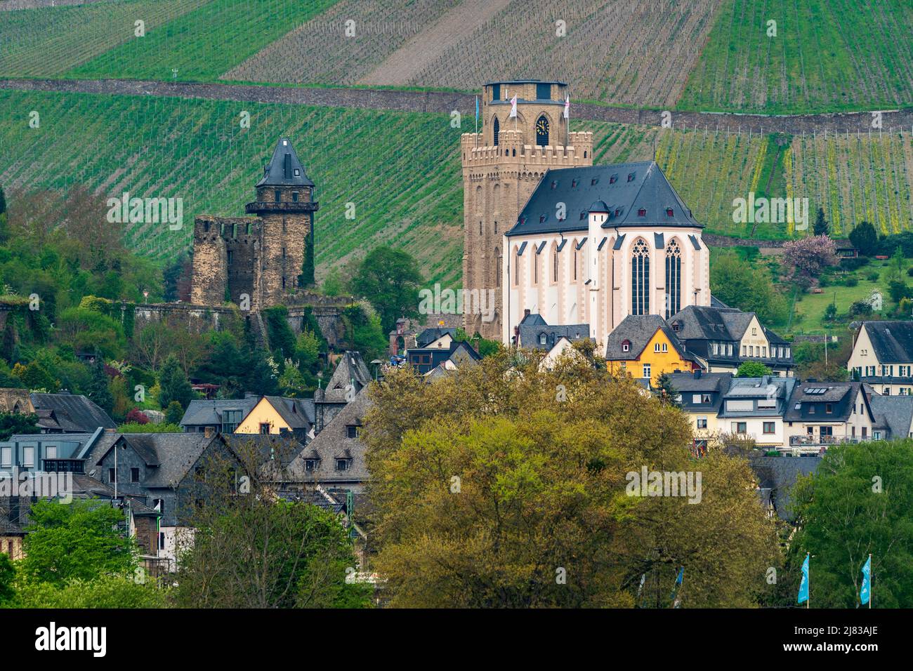 Malerische Städte säumen die Ufer des Mittelrheins in Deutschland Stockfoto