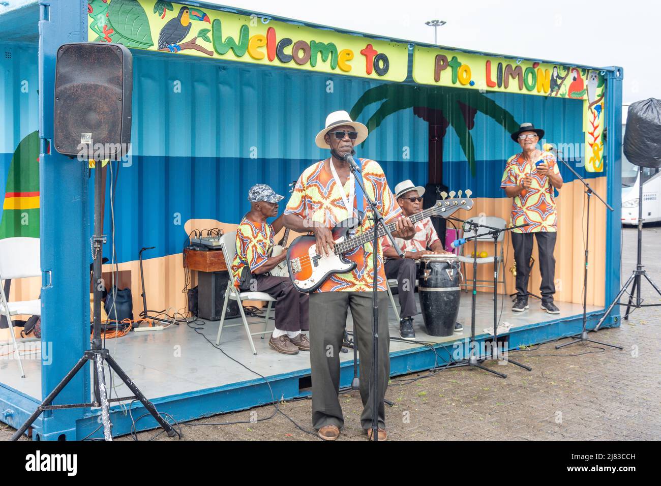 Willkommensband spielt im Kreuzfahrthafen, Puerto Limón, Provinz Limón, Republik Costa Rica Stockfoto