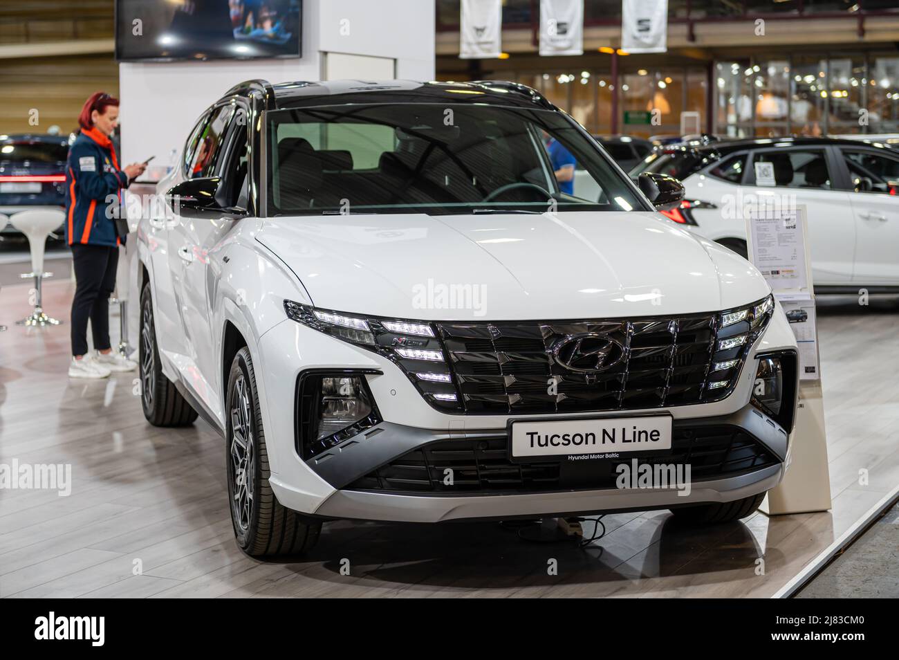 Riga, Lettland, 29. April 2022: Premiere des neuen Hyundai Tucson N Line auf einer Automobilausstellung, Modell 2022, Vorderansicht Stockfoto