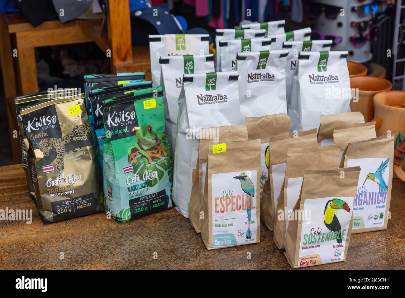 Pakete von Costa Rica Kaffee im Souvenirladen, Puerto Viejo de Talamanca, Provinz Limón, Republik Costa Rica Stockfoto