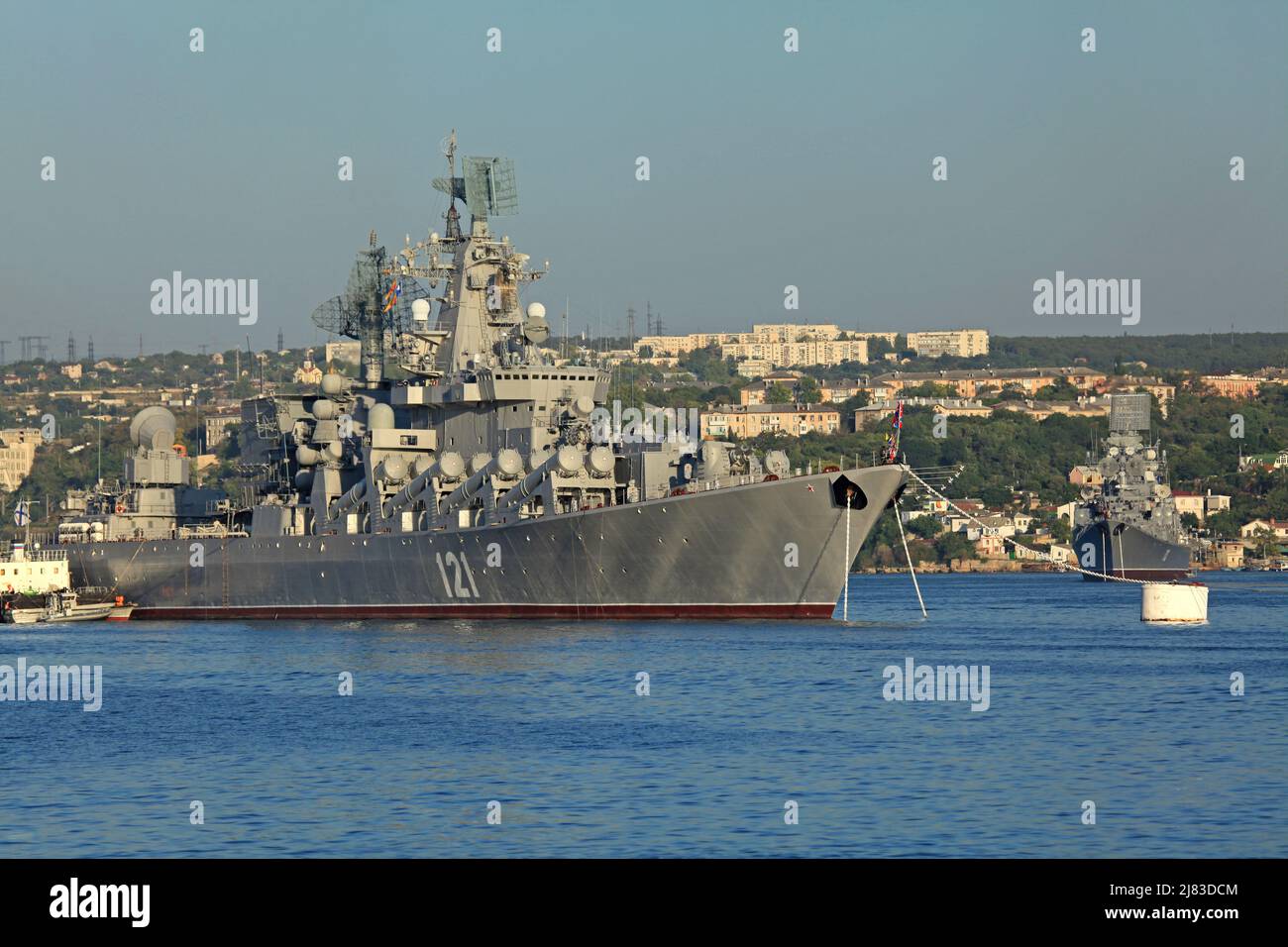 Militärkreuzfahrtschiff „Moskau“ in der Bucht von Sewastopol. Russische