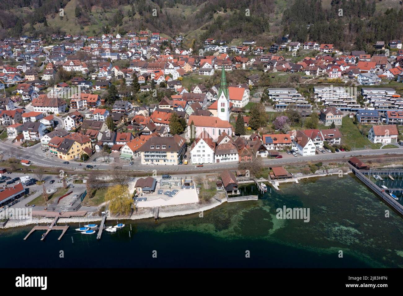 Drohnenfoto, Drohnenaufnahme, Altstadt von Sipplingen am Bodensee, Blick auf die Pfarrkirche, Promenade, Yachthafen, Baden-Württemberg, Deutschland Stockfoto
