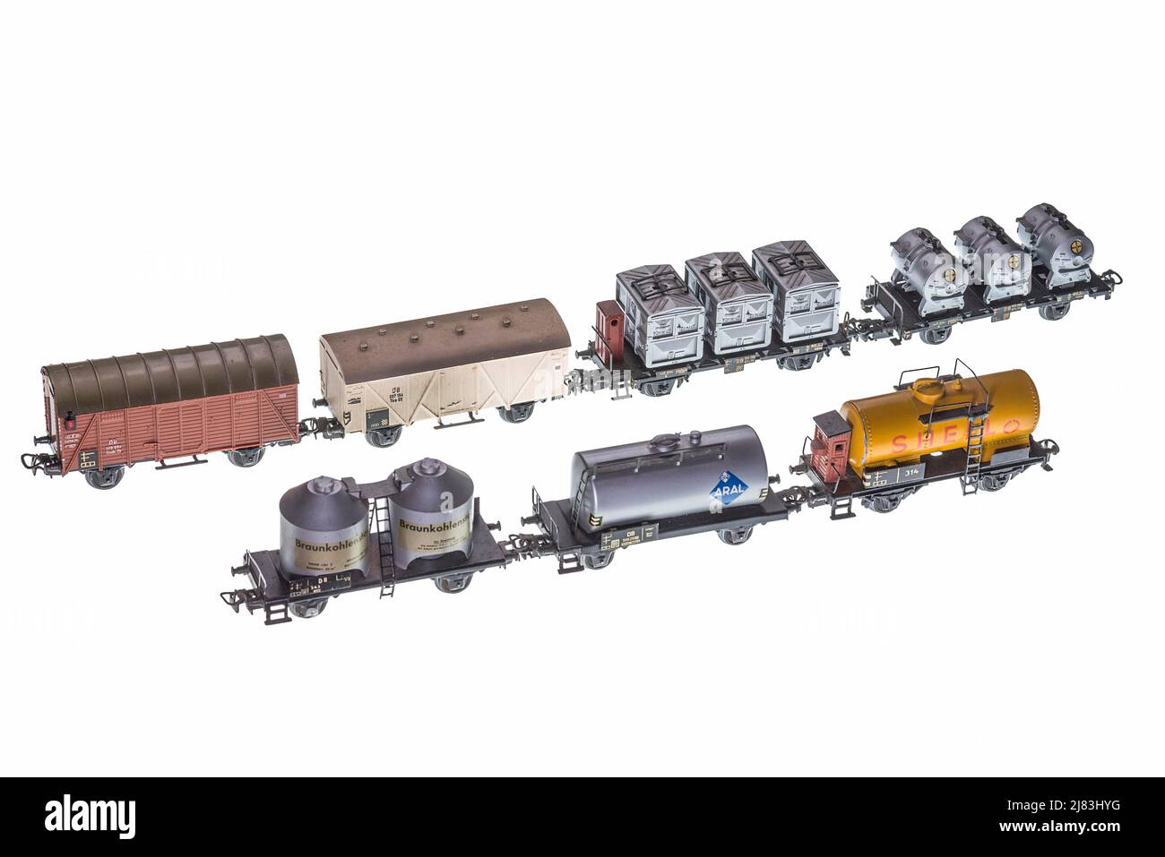 Maerklin H0, 7 Güterwagen, Baujahr 1960s, auf weißem Hintergrund, Studioaufnahme Stockfoto