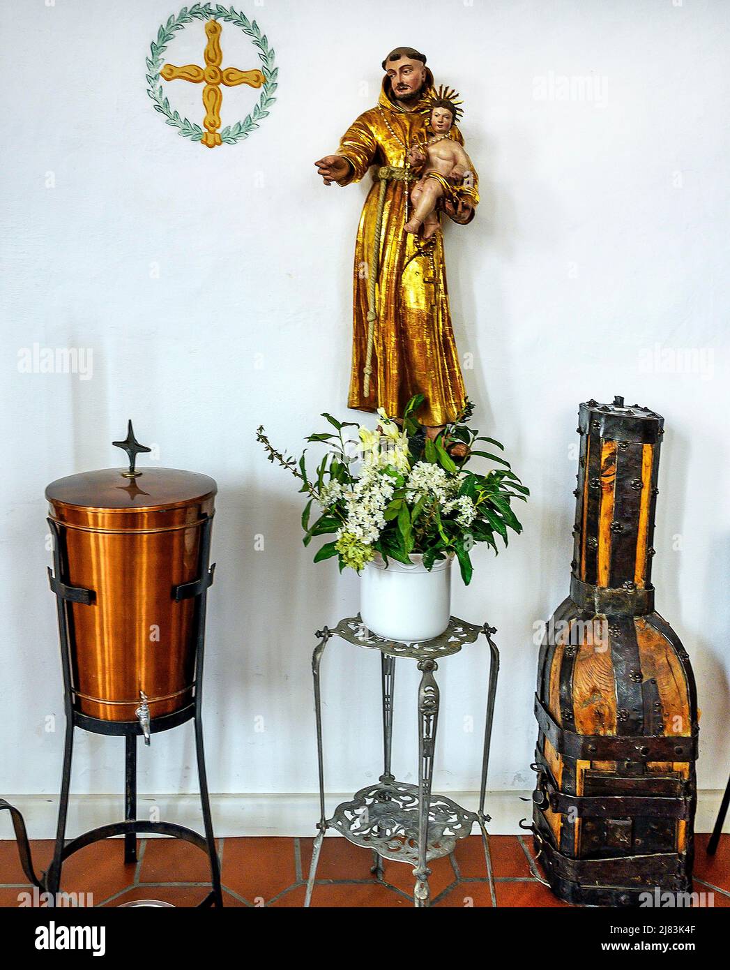 Heilige Figur, Heiliger Wasserkessel, Offertorium, Spitalkirche zum Heiligen Geistr, Wangen im Allgäu, Baden-Württemberg, Deutschland Stockfoto