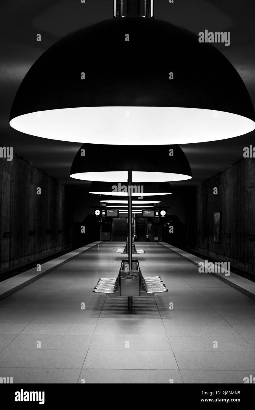 Schwarz-Weiß, Westfriedhof, U-Bahn-Station, Moderne Architektur, München, Deutschland Stockfoto