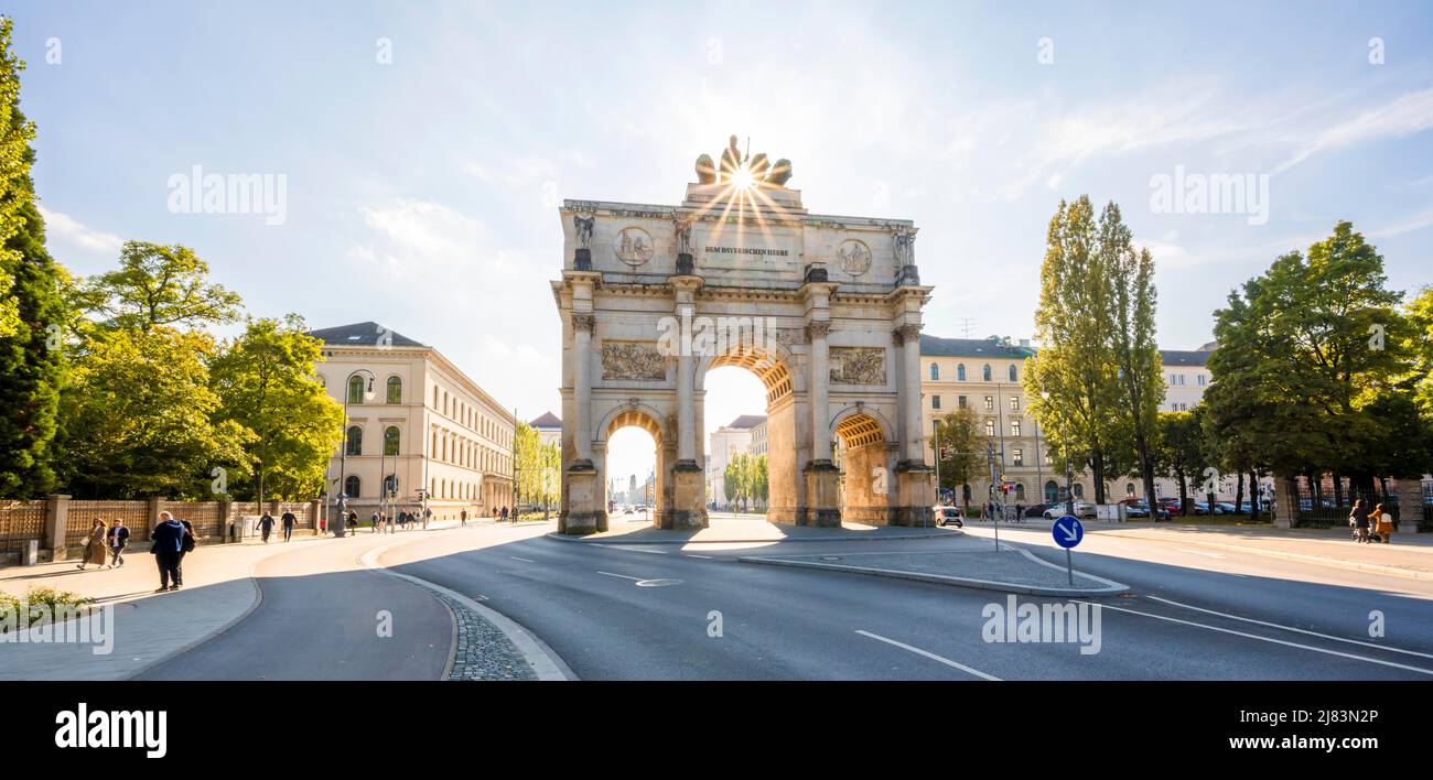 Sun Star, Siegestor an der Leopoldstraße, neoklassische Architektur, Bayern, München Stockfoto