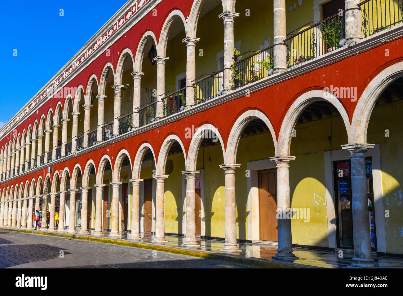 Gebäude aus der Kolonialzeit am Unabhängigkeitsplatz in der historischen Festungsstadt Campeche, Mexiko Stockfoto