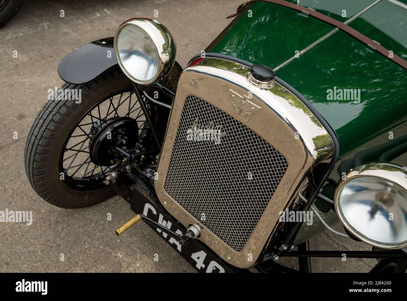 Die Mitglieder des Autoclubs Pre war Austin 7, die an der ‘Century of Sevens-Tour’ durch die Derbyshire Dales teilnehmen. Stockfoto