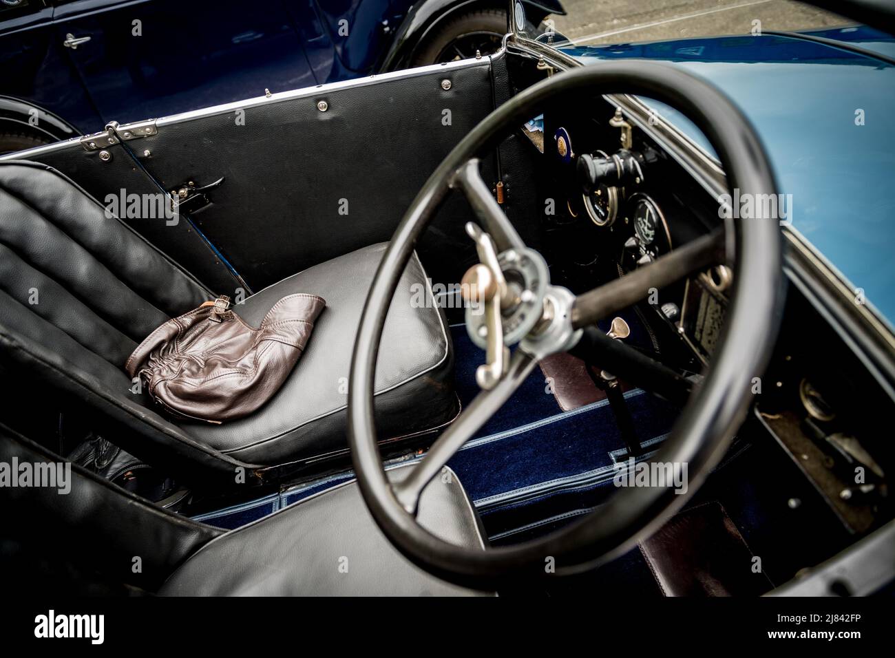 Die Mitglieder des Autoclubs Pre war Austin 7, die an der ‘Century of Sevens-Tour’ durch die Derbyshire Dales teilnehmen. Stockfoto