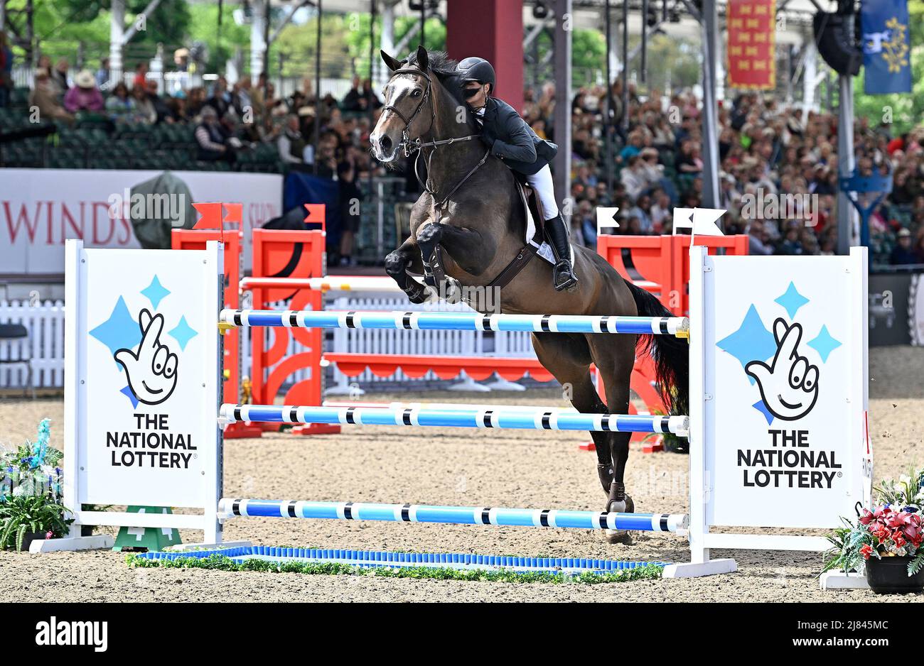 Windsor, Großbritannien. 12.. Mai 2022. Royal Windsor Pferdeshow. Windsor. Zhonghe Zhao reitet BILLY KODAK während der 4. Klasse, dem Land Rover National 1,40m Open Springprüfung bei der Royal Windsor Horse Show. Windsor. Vereinigtes Königreich. Kredit: Sport In Bildern/Alamy Live Nachrichten Stockfoto